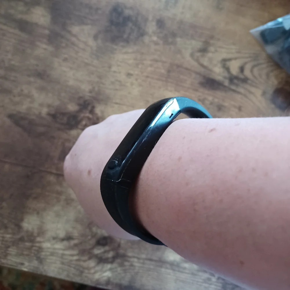 Wireless smartwatch w/ black straps